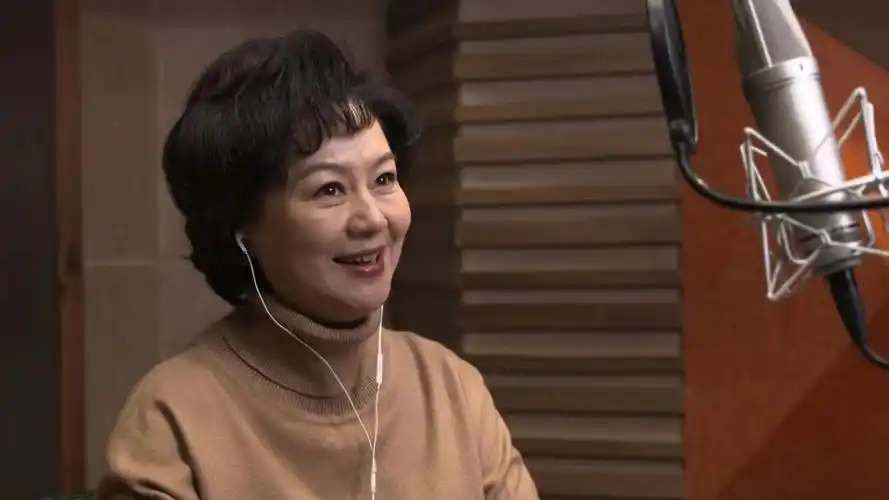 《新大头儿子5》鞠萍:给"围裙妈妈"配音永远不会腻-娱乐头条-全球品牌