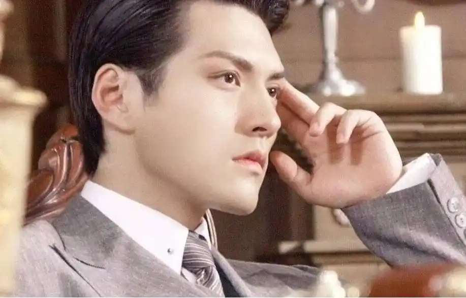 严屹宽年轻时照片