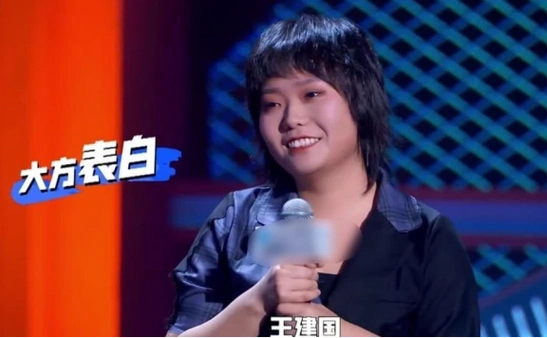 李雪琴恋情曝光男友背着小跑尽显甜蜜身份被扒网友直呼般配