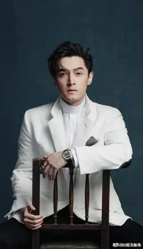 一般娱乐圈的男明星晒照片,哪个不是玉树临风,一表人才,风流倜傥,迷倒