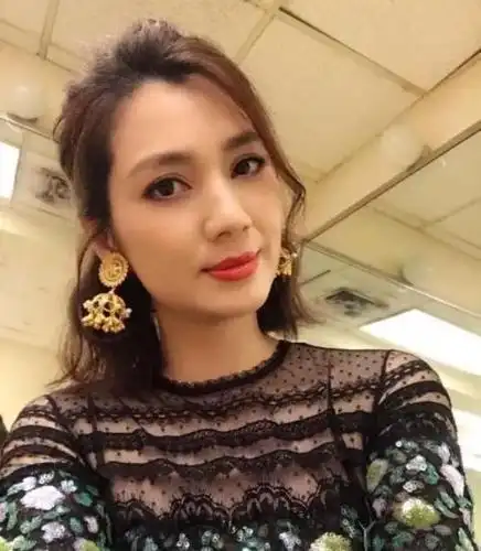 《美人天下》洪欣出场费,洪欣助理经纪人是谁?