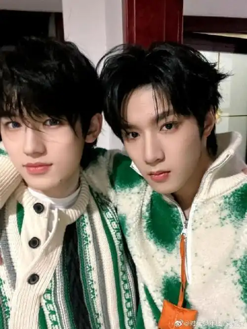 刘耀文卡点发博给宋亚轩庆生啦  即使是在拍摄中也第一时间送上了