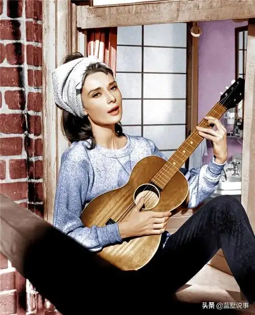 奥黛丽赫本的眼睛是什么颜色(奥黛丽·赫本写真图片)-微赚云博客