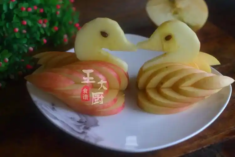 好看又简单的水果拼盘,中秋在家做一个,一点也不落俗套