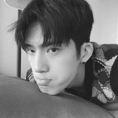 头像 男生 井柏然