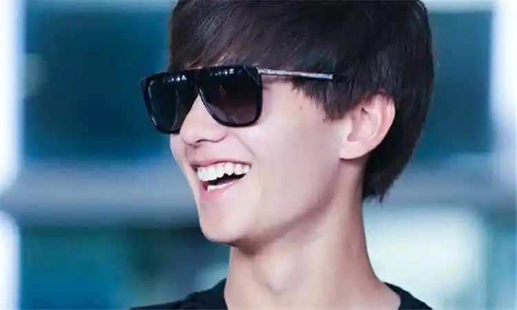 要拥有杨洋一样的炫白牙齿,在日常大家也要做好护理,或许有人会认为