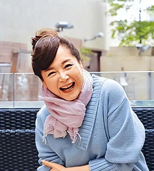 东方梦露恬妞65岁身材丰满穿衣优雅又显贵真是风韵犹存