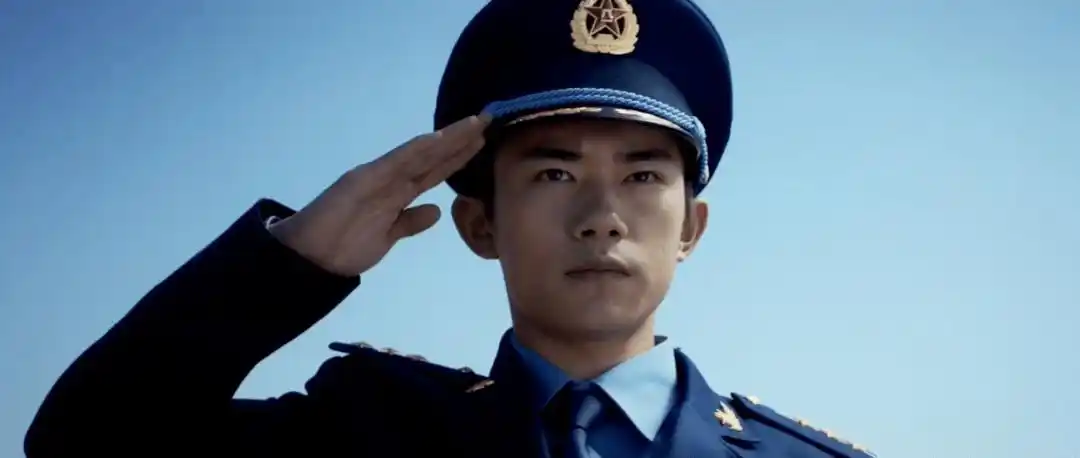 千玺空军大片开枪姿势太帅了