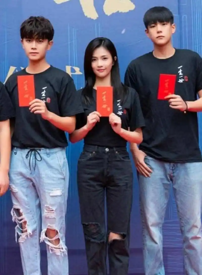 白鹿就是任嘉伦官方身高的最好证明,一点都不掺假.