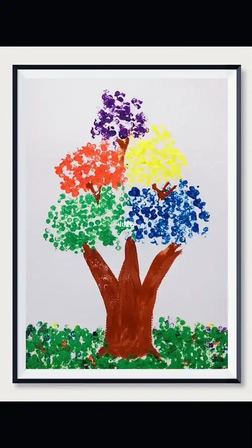 用棉签点点点画一棵彩色的树迎接植树节吧,小朋友都能完成