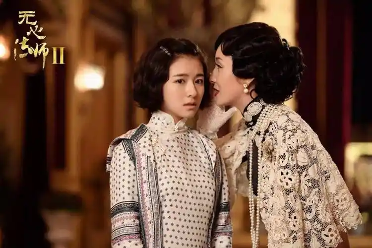 李兰迪也算是童星出道,11岁就演了电视剧,不仅之前就和刘德华,刘蓓等