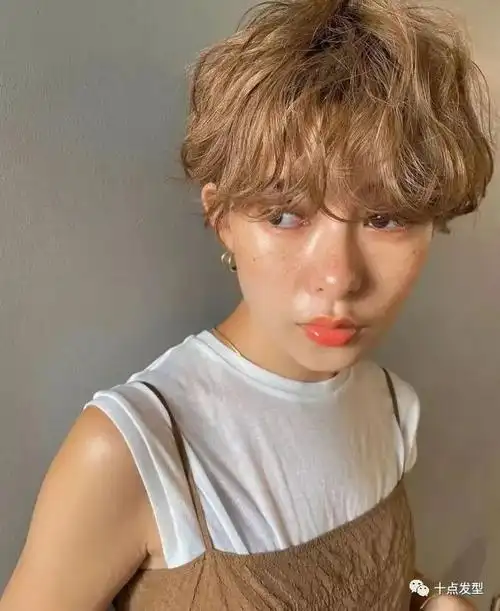 今年超流行的短发摩根纹理烫