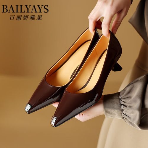 ays)性感漆皮金属尖头米白色浅口高跟鞋2024御姐职场棕色细跟单鞋