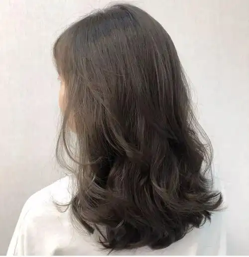 秋冬流行烫半头卷发型