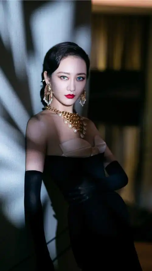 王鸥抹胸礼服性感写真手机壁纸_明星_手机壁纸下载_美桌网