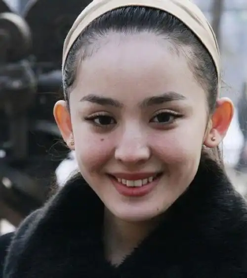 p>古力娜扎(gulnazar),1992年5月2日出生于新疆乌鲁木齐市,中国内地