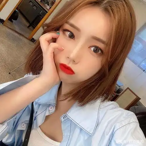 外型很萌,超像漫画中的人物,嘟嘴自拍曲线好优质