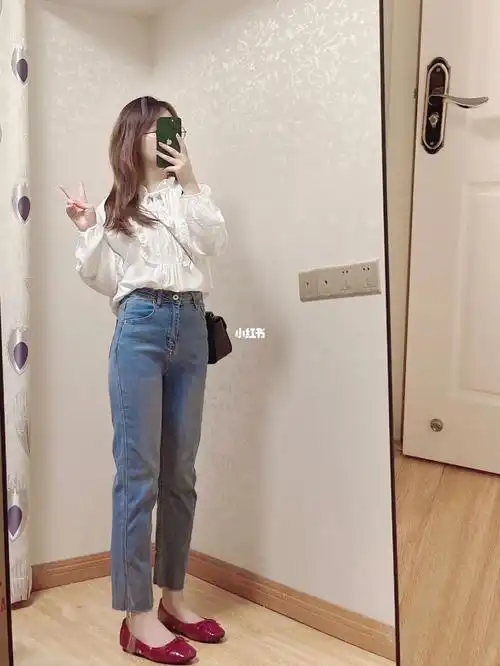 穿鞋152cm 净身高150cm  体重:45kg  小骨架身材数据:93围72  腰围