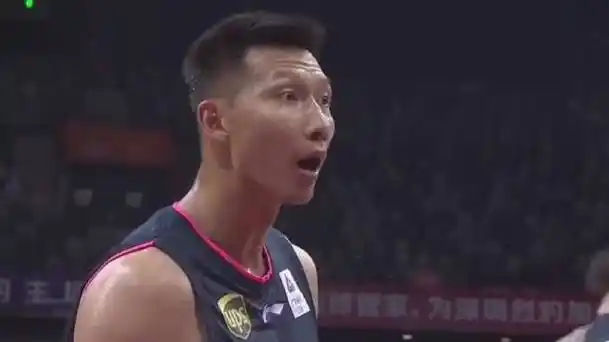 还记得当年易建联在比赛中说:"我可以喝一瓶拉菲"梗?