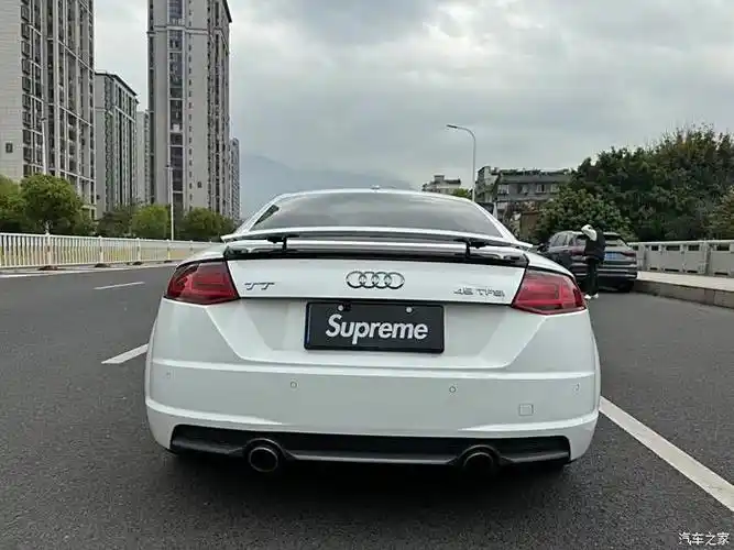 18年奥迪tt 双门硬顶跑车,无框车门,升降尾翼 2.0t动