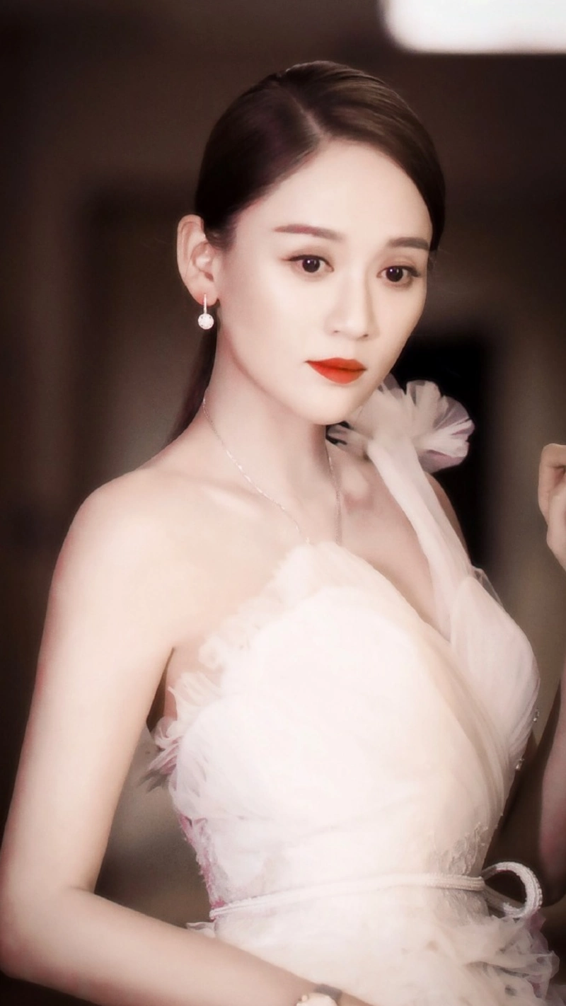 陈乔恩时尚靓丽迷人写真,这颜值气质真美,春风十里不及你的美色