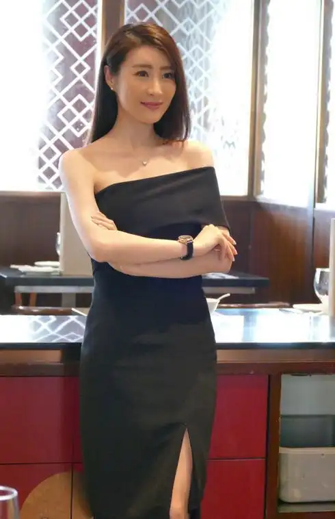 但每年拍戏数量不多,现在正在合作黎耀祥拍摄电视剧《逆缘》