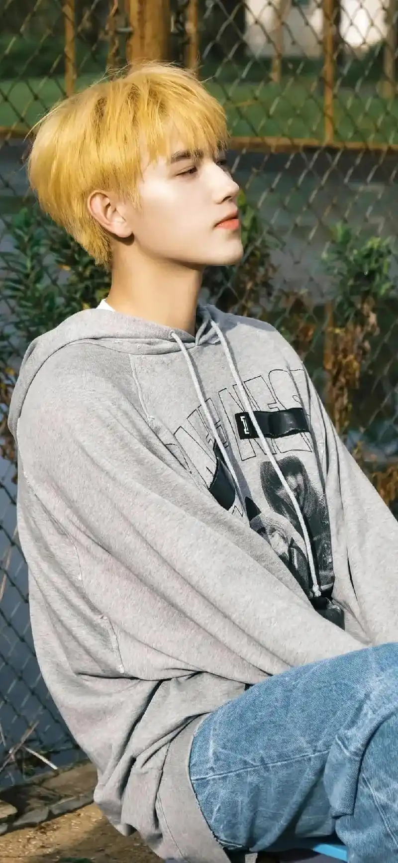 陈飞宇真的很帅呀.#抖音图文来了 #高清壁纸 #潮图  - 抖音