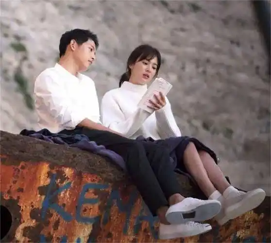 宋仲基分手后曾自暴自弃,并表示不可能复婚!所以是宋慧乔的错?