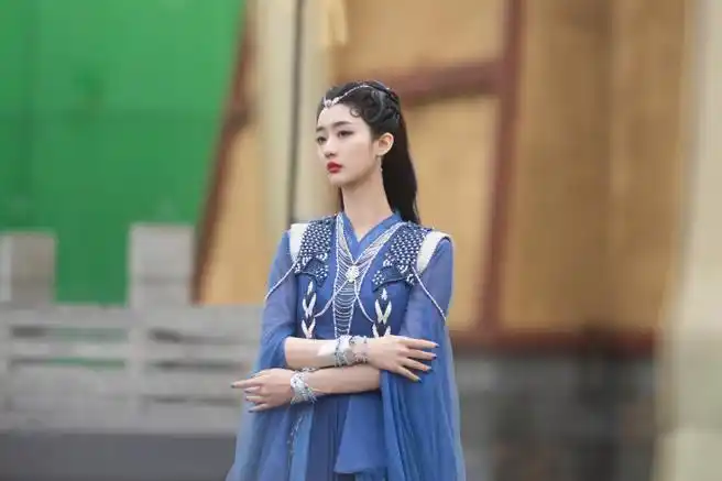 《烈焰》中妩媚妖娆的她,参加过《创造101》,还是东华大学校花_腾讯