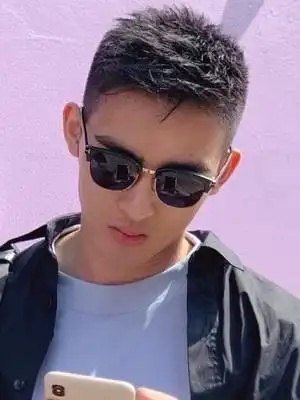 男生短发2022潮流发型  夏季男生短发最受欢迎