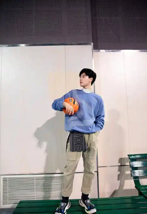 老戏骨胡先煦竟然长那么大了竟然变成新一代花美男了