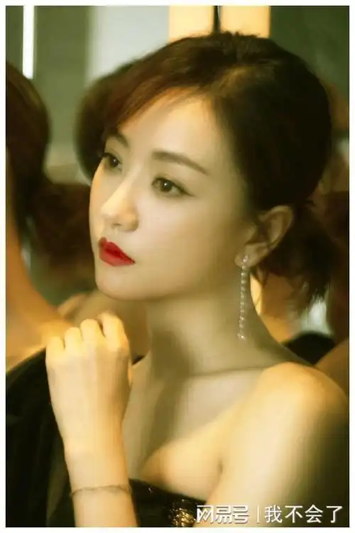 身高不足身材凑杨蓉丰满身材成最犀利武器