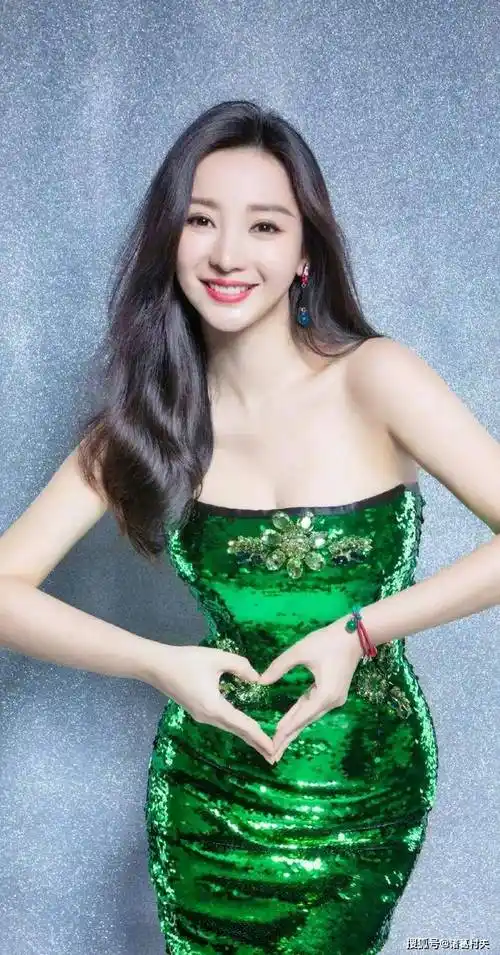 原创这谁顶得住嘛43岁柳岩性感得叫人窒息