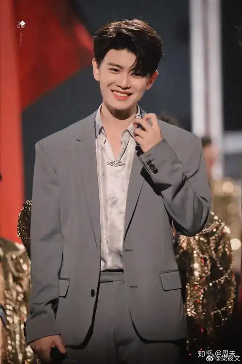 有没有任嘉伦小哥哥的神仙照片因为锦衣陆大人入坑真的好喜欢嘉伦