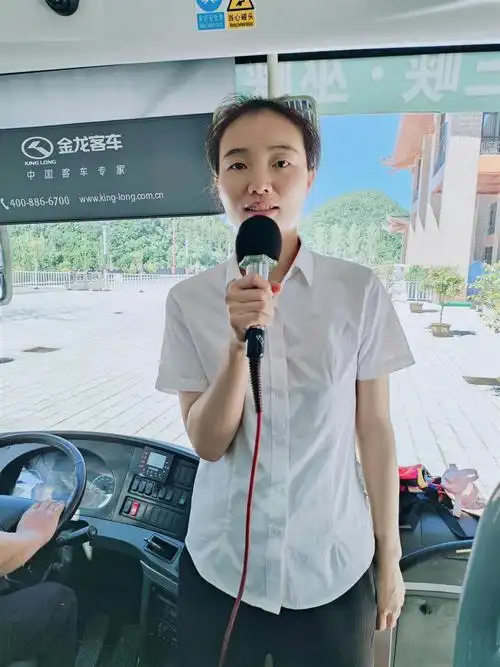 爱岗敬业,乐于助人,性格善良,热情,淳朴."美丽大方,讲解详细.