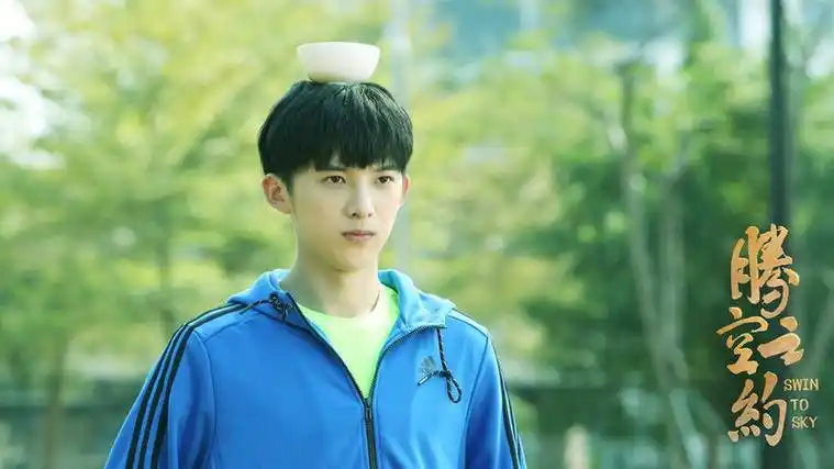 《腾空之约》由国内新晋小花胡冰卿搭档全能小生