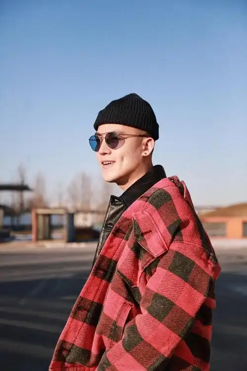 资源好到爆的欧豪,原来是个时尚"痞帅"男孩