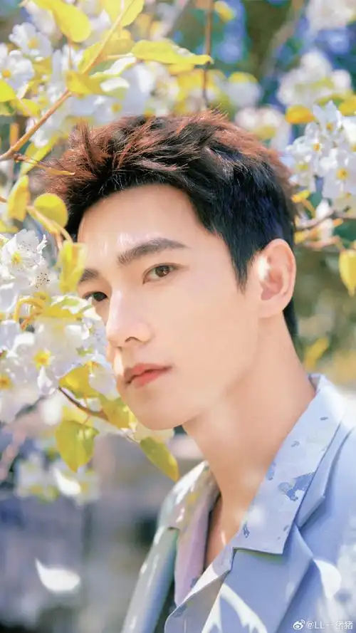 内娱名品鼻#杨洋的鼻子是女娲毕设侧颜男神!