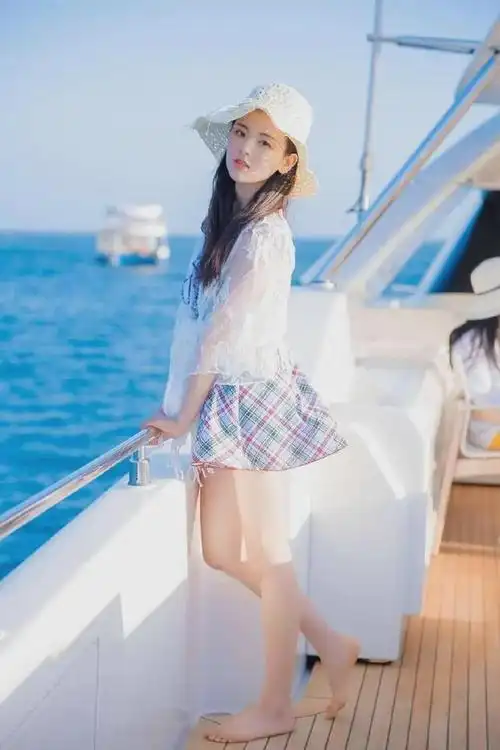 洋娃娃杨超越清纯写真大赏,妹妹越来越像画中仙了