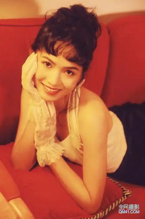 画册平面复古风品牌小众设计港风模特千岛