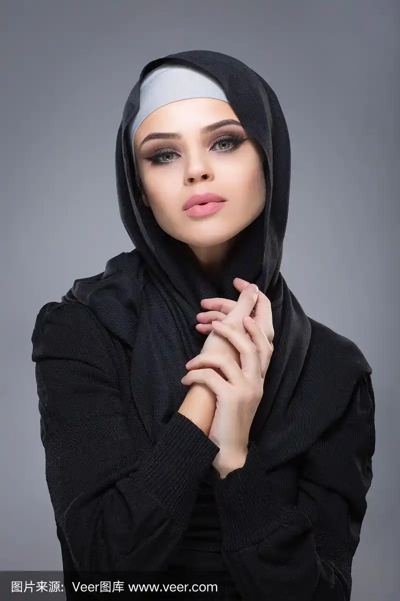 戴穆斯林头巾的妇女