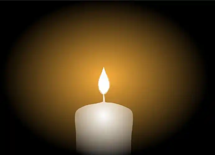 燃烧白色蜡烛火焰图片