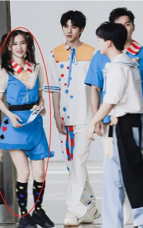 蔡徐坤小丑造型上热搜我却关注到baby没修图的腿我没眼花吧