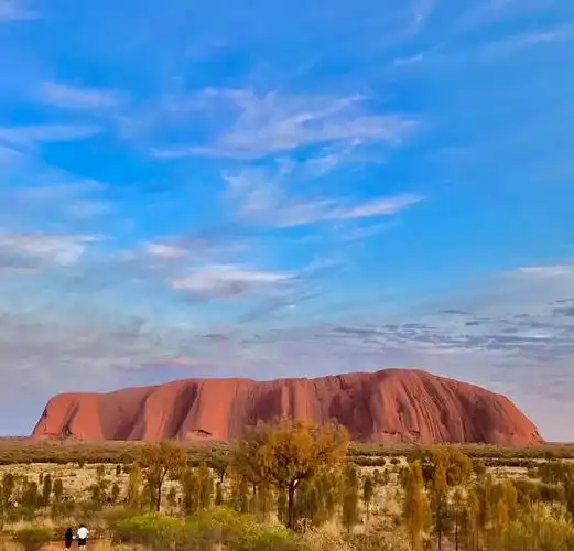 它是世界的中心,澳大利亚的心脏,地球的肚脐,世界七大自然景观奇迹之