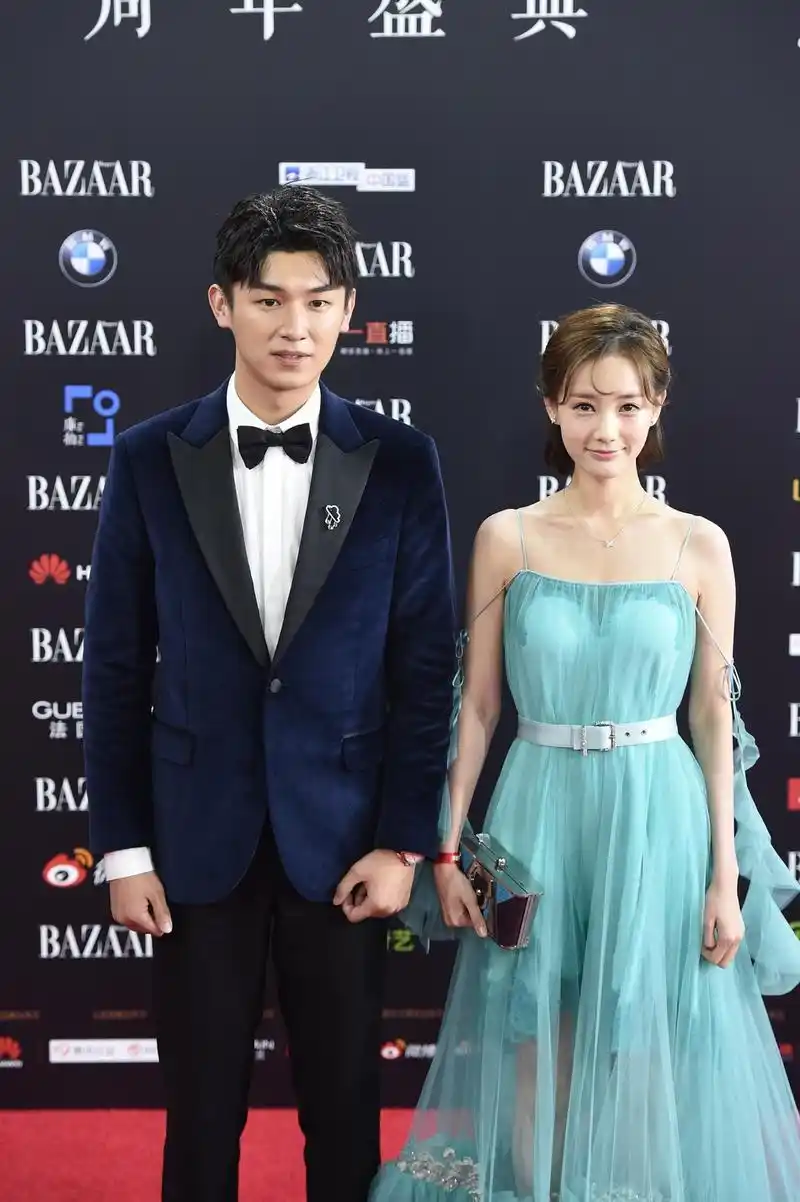 组图:杨旭文李一桐亮相红毯配一脸 男帅女靓太惹眼_高清图集_新浪网