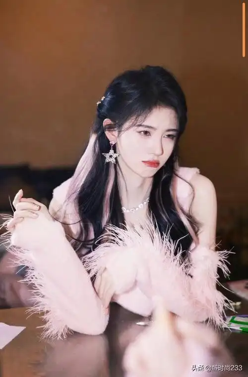 鞠婧祎穿粉色蝴蝶结格子裙(鞠婧祎简直小仙女本仙)(7)