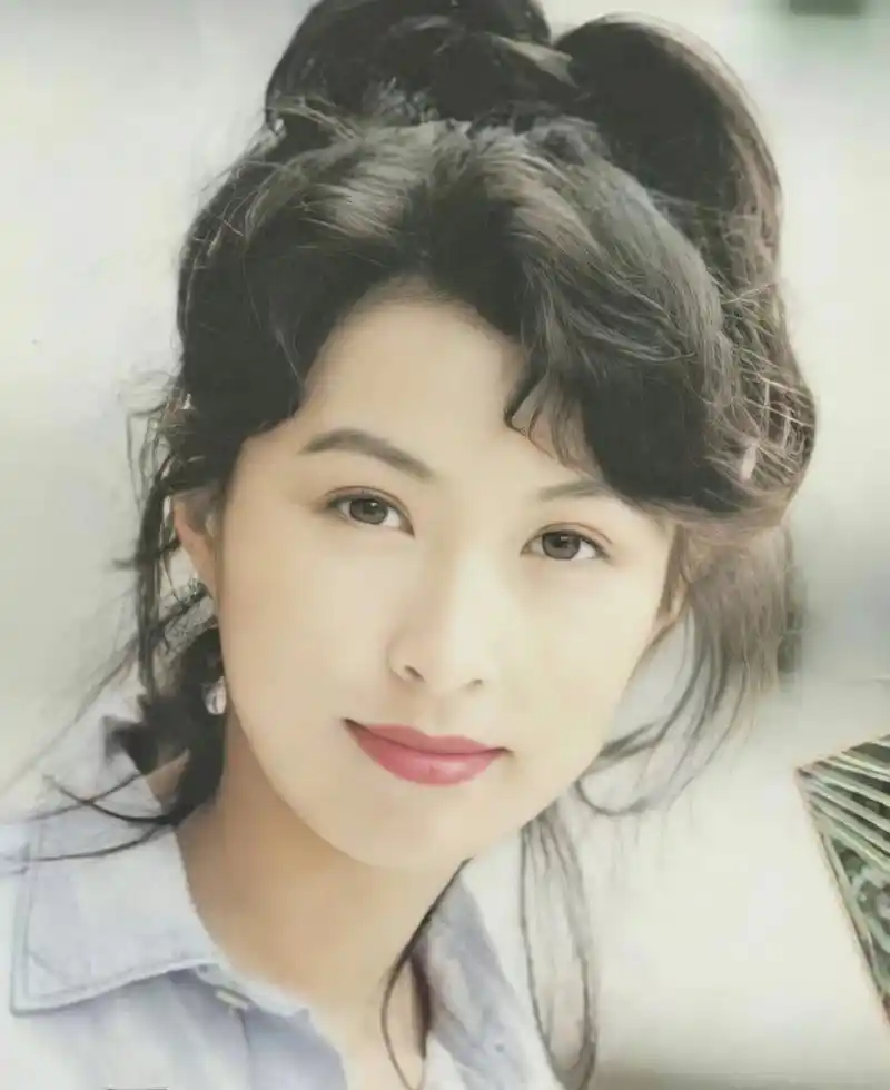 郭蔼明年轻时真的绝美!长发短发随意拿捏,刘青云确实娶到宝了