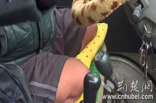 男子双腿截肢无证驾驶十年 流浪大半个中国(图)