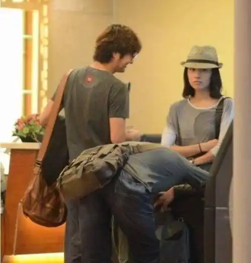 董洁,陈坤手牵手出席活动,这次恋情坐实了吧?网友:终于等到了