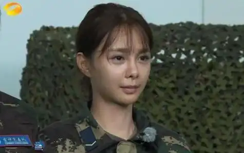 沈梦辰晒素颜照震惊网友!简直黑到认不出,连脖子都没能幸免